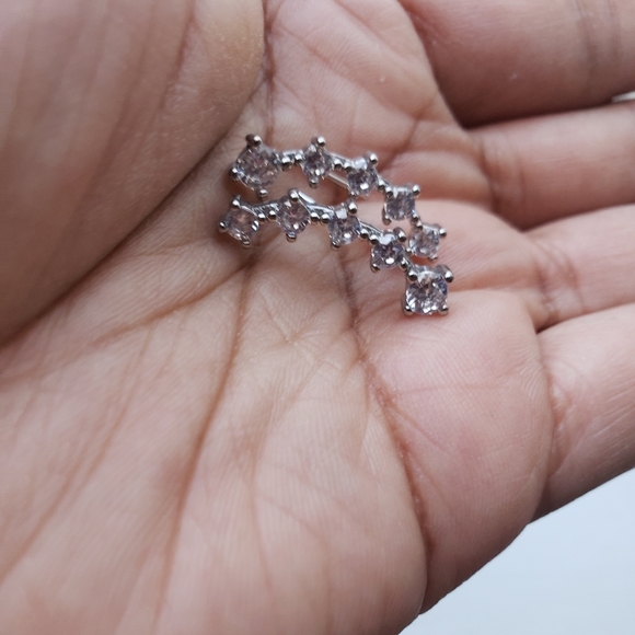 Gold tone hypoallergenic cubic zirconia ar crawler - Picture 5 of 6